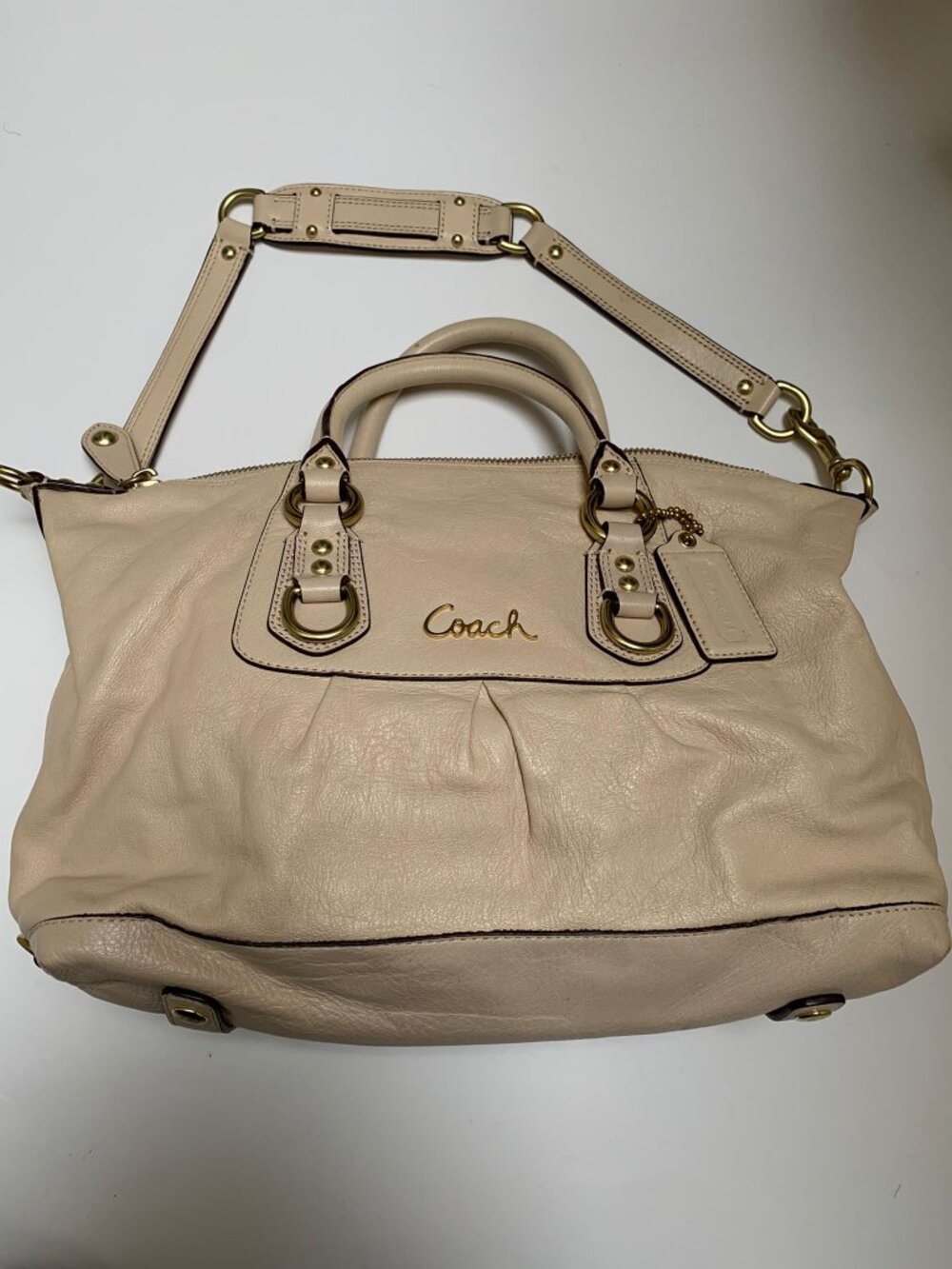 Vintage Coach Cream Leather Shoulder Bag
